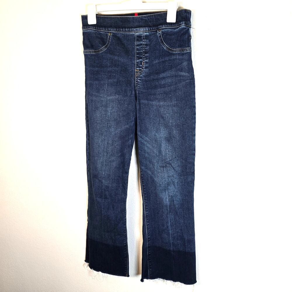 SPANX Crop Flare Jeans Womens M Blue Dip Raw Hem Pull On Casual Coastal Summer